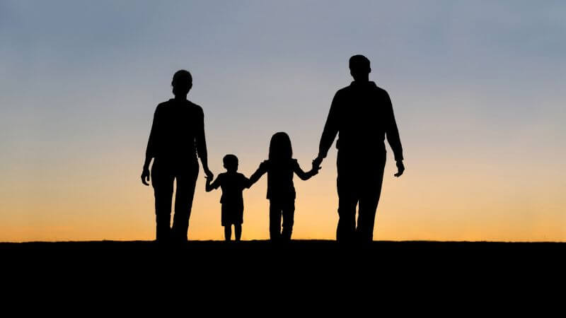Familia y vinculos